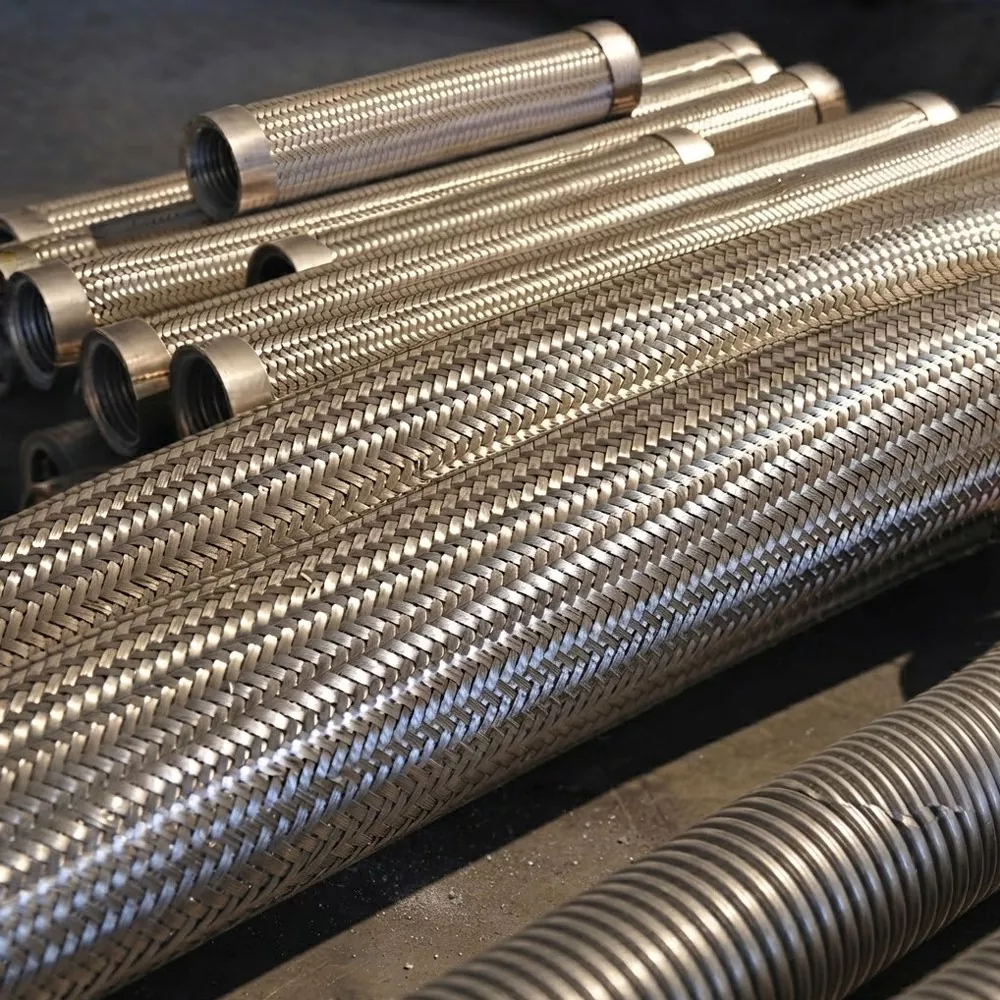 Sustiprinti PTFE kompozitiniai vamzdeliai